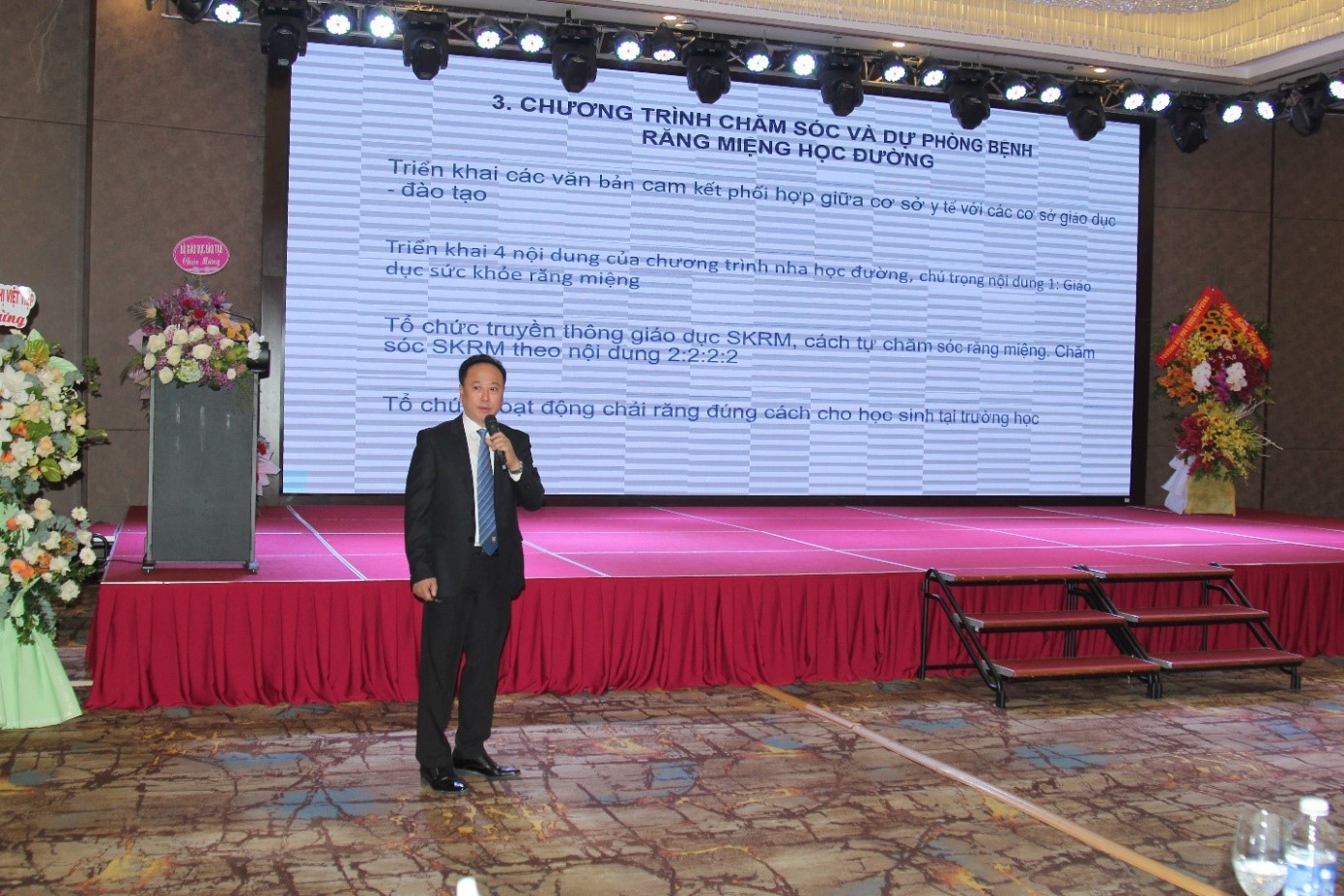 PGS.TS. Trần Cao Bính, Giám đốc BV RHM TW Hà Nội, Phó trưởng ban thường trực Đề án 5628 trình bày kế hoạch triển khai Đề án
